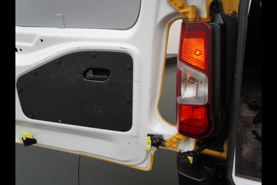 Opel Combo 1.5D L1H1 Edition 10x Op voorraad! 3-Pers. Airco Cruise-Contr. Bluetooth Elektr.ramen Elektr.spiegels+Verwarmd Centr.Vergr+ab. Schuifdeur Betonplex vloer Lat om Lat betimmering Origin. NLse auto, van binnen en buiten een Keurige Combo!