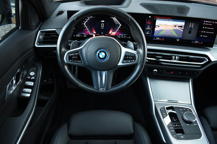 BMW 3 Serie Touring 330e M-Sport el-trekh el-zetels HUD 19inch camera HiFi