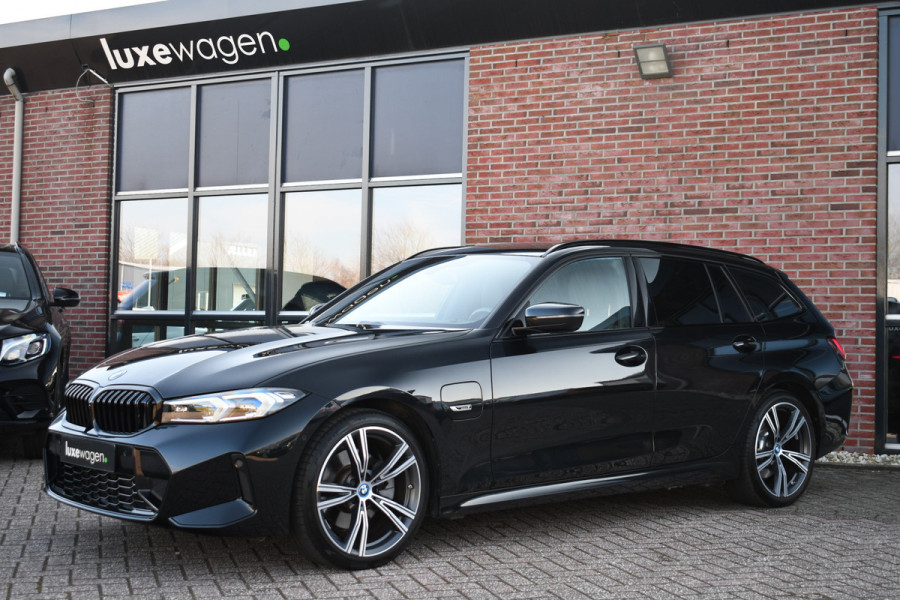 BMW 3 Serie Touring 330e M-Sport el-trekh el-zetels HUD 19inch camera HiFi