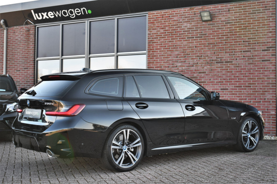 BMW 3 Serie Touring 330e M-Sport el-trekh el-zetels HUD 19inch camera HiFi