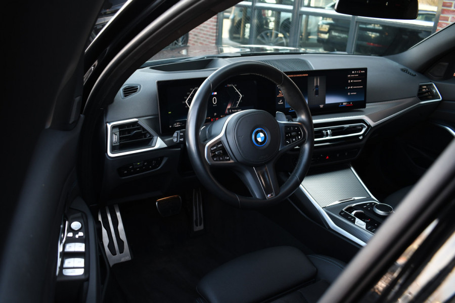 BMW 3 Serie Touring 330e M-Sport el-trekh el-zetels HUD 19inch camera HiFi