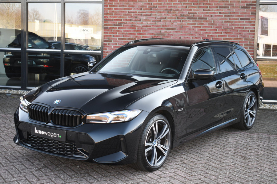 BMW 3 Serie Touring 330e M-Sport el-trekh el-zetels HUD 19inch camera HiFi