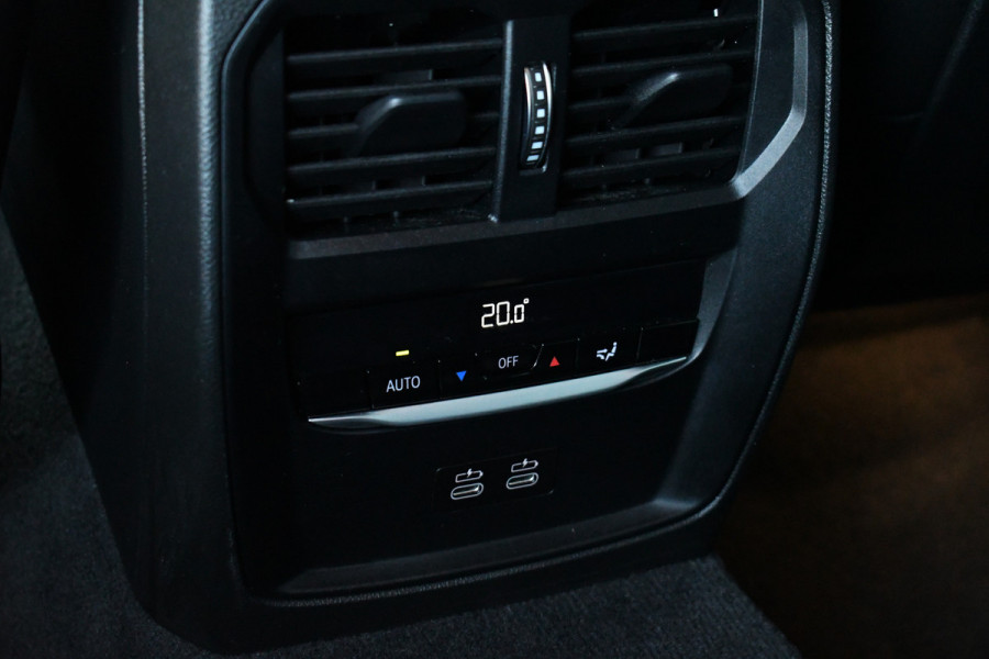 BMW 3 Serie Touring 330e M-Sport el-trekh el-zetels HUD 19inch camera HiFi