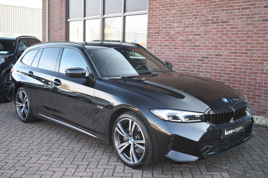 BMW 3 Serie Touring 330e M-Sport el-trekh el-zetels HUD 19inch camera HiFi