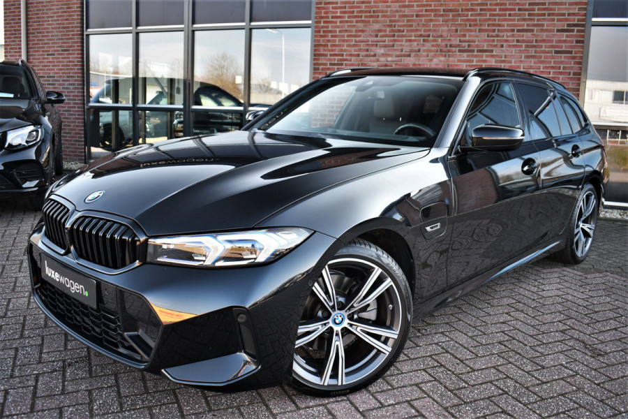 BMW 3 Serie Touring 330e M-Sport el-trekh el-zetels HUD 19inch camera HiFi
