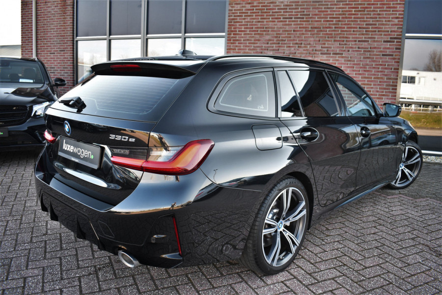 BMW 3 Serie Touring 330e M-Sport el-trekh el-zetels HUD 19inch camera HiFi