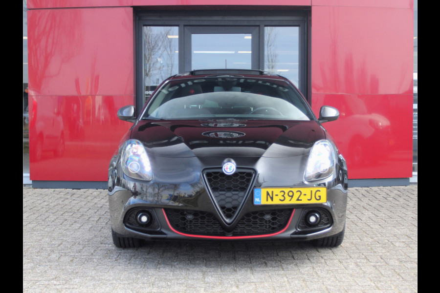 Alfa Romeo Giulietta 1.4 Turbo Sport | Panoramadak | 17" velgen | stoelverwarming rijdende auto niet altijd aanwezig