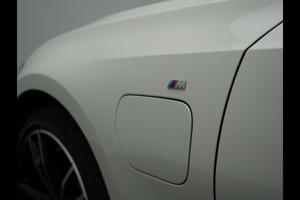 BMW 3 Serie Touring 330e M Sport Plug In Hybrid 293pk PHEV | Panodak | Adaptive Cruise | Trekhaak af Fabriek | Harman Kardon | Head Up | Adaptive Onderstel | Apple Carplay | Sportstoelen |
