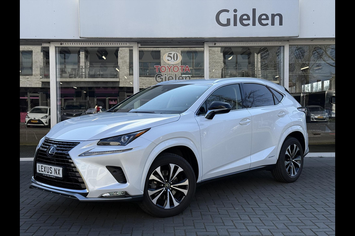 Lexus NX 300h Luxury Line | Trekhaak, Leer, Stoel + Stuurverwarming, Dodehoekherkenning, Elektrische achterklep, 18 inch Lexus NX 300h Luxury Line | Trekhaak, Leer, Stoel + Stuurverwarming, Dodehoekherkenning, Elektrische achterklep, 18 inch