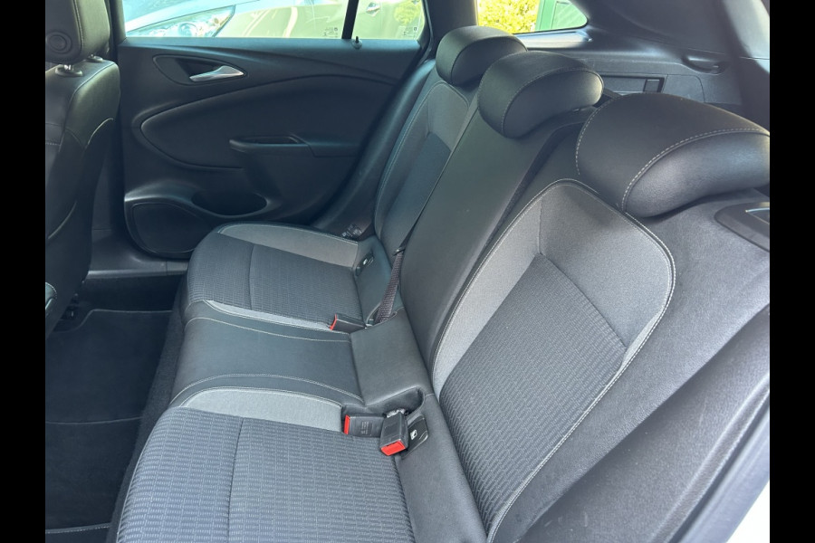 Opel Astra Sports Tourer 1.2 110pk Design & Tech Navi, Camera, Carplay, LMV, PDC