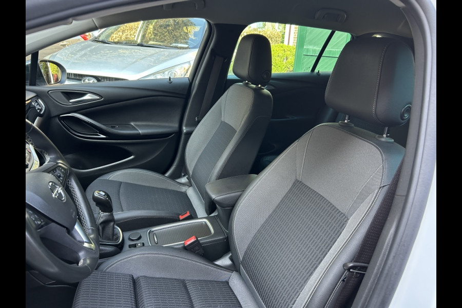 Opel Astra Sports Tourer 1.2 110pk Design & Tech Navi, Camera, Carplay, LMV, PDC