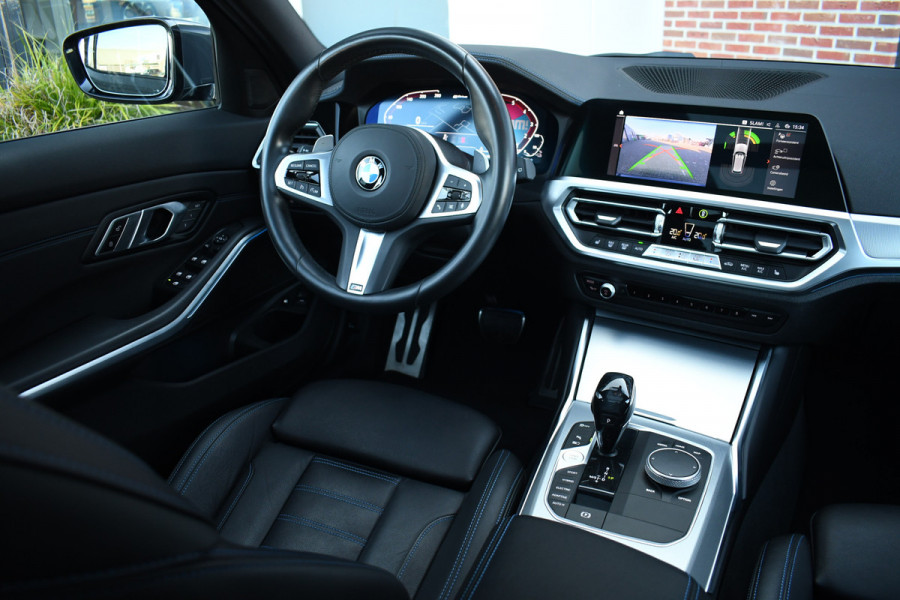BMW 3 Serie Touring 330e xDrive M-Sport Dravit Pano HUD El-zetels Adp-demping Camera