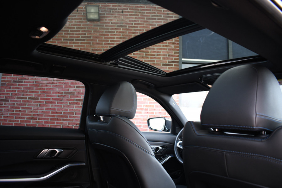 BMW 3 Serie Touring 330e xDrive M-Sport Dravit Pano HUD El-zetels Adp-demping Camera