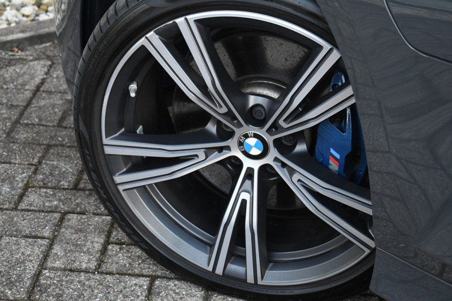 BMW 3 Serie Touring 330e xDrive M-Sport Dravit Pano HUD El-zetels Adp-demping Camera