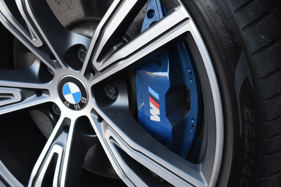 BMW 3 Serie Touring 330e xDrive M-Sport Dravit Pano HUD El-zetels Adp-demping Camera