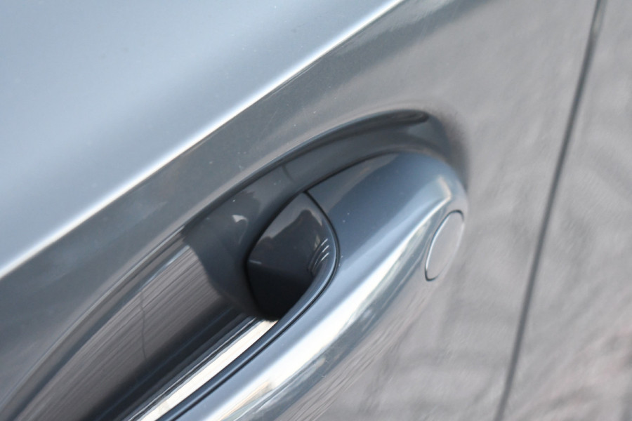 BMW 3 Serie Touring 330e xDrive M-Sport Dravit Pano HUD El-zetels Adp-demping Camera