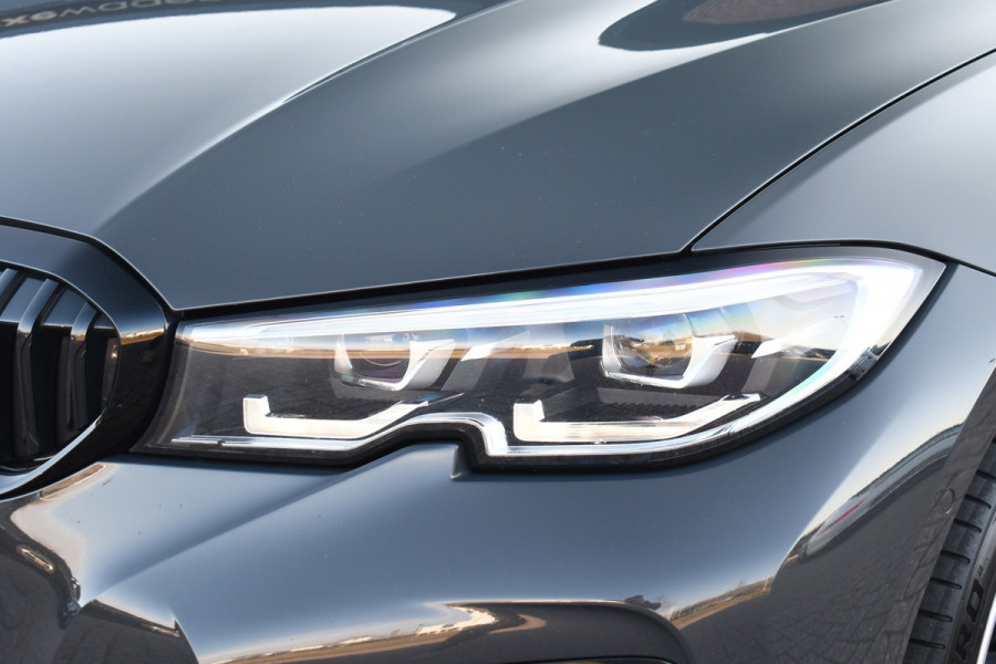 BMW 3 Serie Touring 330e xDrive M-Sport Dravit Pano HUD El-zetels Adp-demping Camera