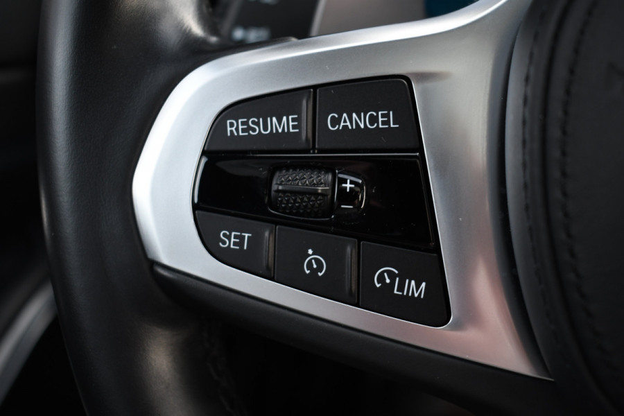 BMW 3 Serie Touring 330e xDrive M-Sport Dravit Pano HUD El-zetels Adp-demping Camera