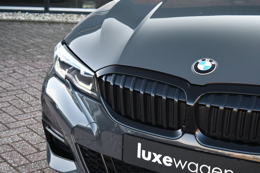 BMW 3 Serie Touring 330e xDrive M-Sport Dravit Pano HUD El-zetels Adp-demping Camera