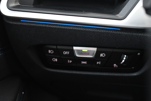 BMW 3 Serie Touring 330e xDrive M-Sport Dravit Pano HUD El-zetels Adp-demping Camera