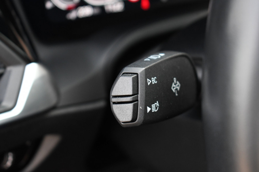 BMW 3 Serie Touring 330e xDrive M-Sport Dravit Pano HUD El-zetels Adp-demping Camera
