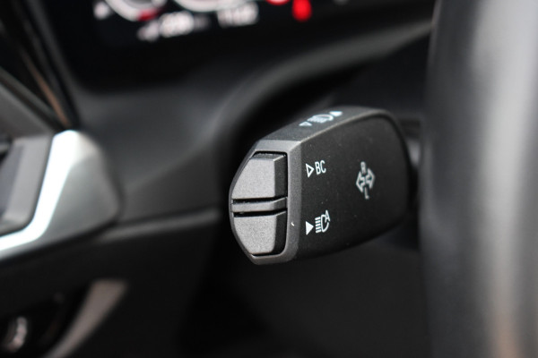 BMW 3 Serie Touring 330e xDrive M-Sport Dravit Pano HUD El-zetels Adp-demping Camera