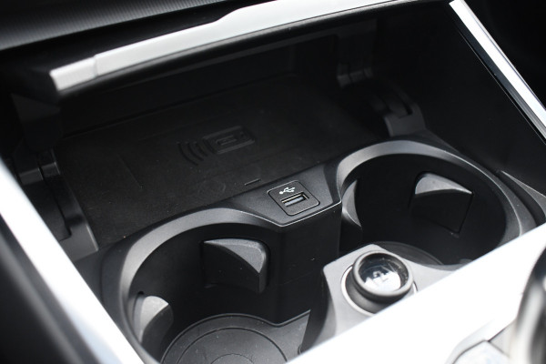 BMW 3 Serie Touring 330e xDrive M-Sport Dravit Pano HUD El-zetels Adp-demping Camera