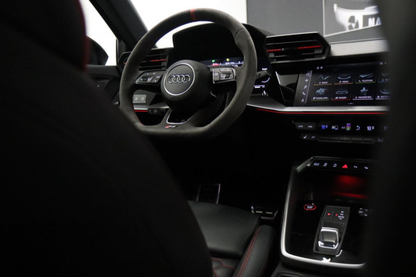 Audi RS3 Sportback 2.5 TFSI quattro /PANO/B&O/Memory/BOMVOL