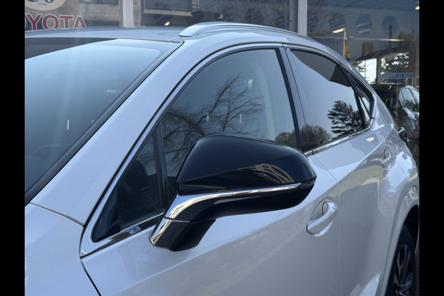 Lexus NX 300h Luxury Line | Trekhaak, Leer, Stoel + Stuurverwarming, Dodehoekherkenning, Elektrische achterklep, 18 inch