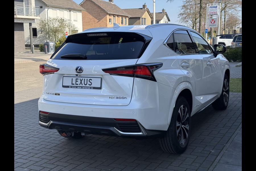 Lexus NX 300h Luxury Line | Trekhaak, Leer, Stoel + Stuurverwarming, Dodehoekherkenning, Elektrische achterklep, 18 inch