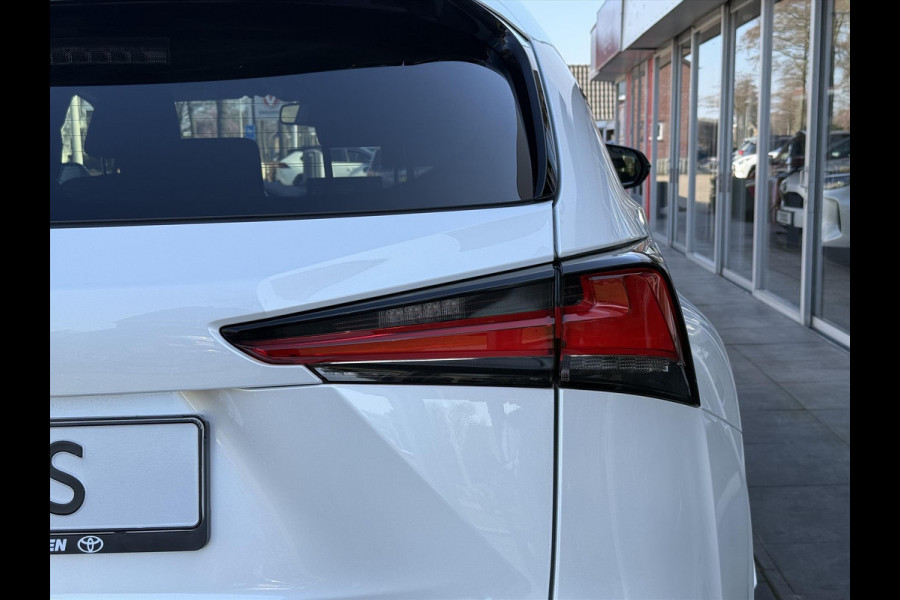 Lexus NX 300h Luxury Line | Trekhaak, Leer, Stoel + Stuurverwarming, Dodehoekherkenning, Elektrische achterklep, 18 inch