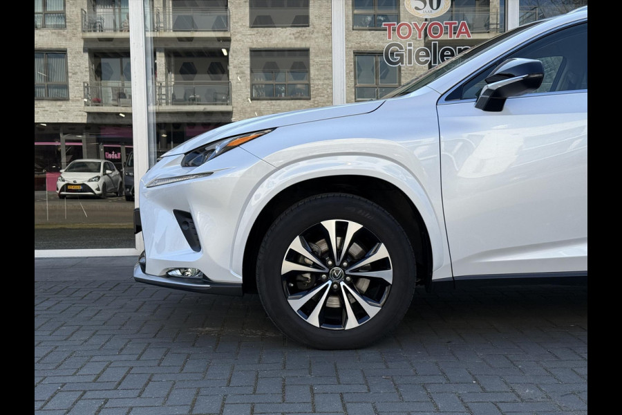 Lexus NX 300h Luxury Line | Trekhaak, Leer, Stoel + Stuurverwarming, Dodehoekherkenning, Elektrische achterklep, 18 inch