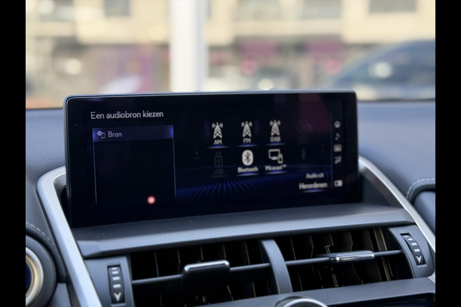 Lexus NX 300h Luxury Line | Trekhaak, Leer, Stoel + Stuurverwarming, Dodehoekherkenning, Elektrische achterklep, 18 inch