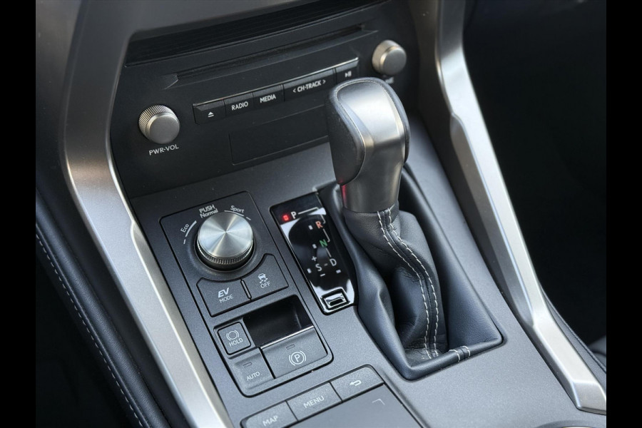 Lexus NX 300h Luxury Line | Trekhaak, Leer, Stoel + Stuurverwarming, Dodehoekherkenning, Elektrische achterklep, 18 inch