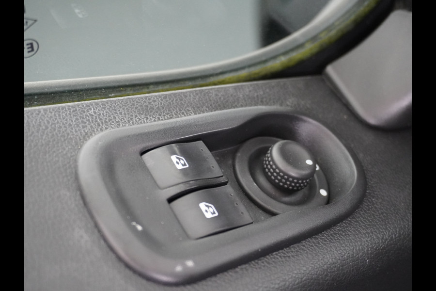 Opel Movano 2.3CDTI L2H2 3-Persoons Navi Ecc Camera Cruise Control Bluetooth Regen/Lichtsensor Pdc Betonplex vloer Lat om Lat betimmering Schuifdeur Navigatiepakket EURO 6 Y