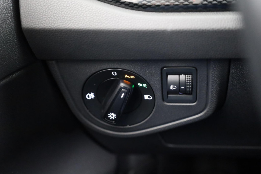 Volkswagen Polo 1.0 TSI Life 95PK Automaat (DSG) | Parkeerassistent | Adaptieve cruise control | Stoelverwarming | Automatische Airco |