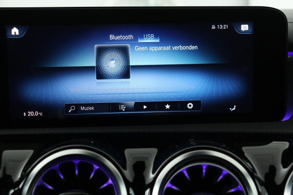 Mercedes-Benz CLA-Klasse Shooting Brake 250e AMG Night | Carplay | Stoelverwarming | Leder/Alcantara | Sfeerverlichting | Camera | Full LED | Park Assist | 19'' | Widescreen | Navigatie