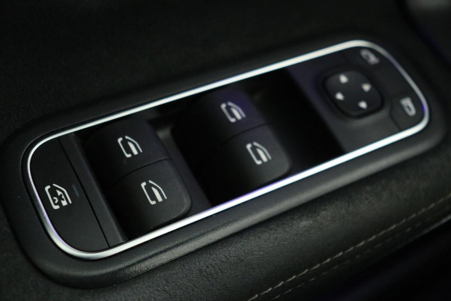 Mercedes-Benz CLA-Klasse Shooting Brake 250e AMG Night | Carplay | Stoelverwarming | Leder/Alcantara | Sfeerverlichting | Camera | Full LED | Park Assist | 19'' | Widescreen | Navigatie