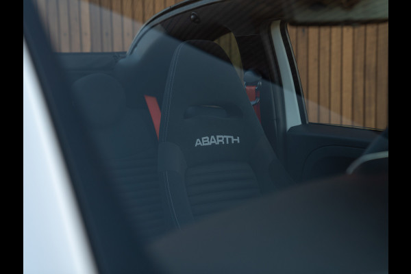 Abarth 595 C Competizione 70th Anniversary | Sabelt stoelen | Carbon dashboard