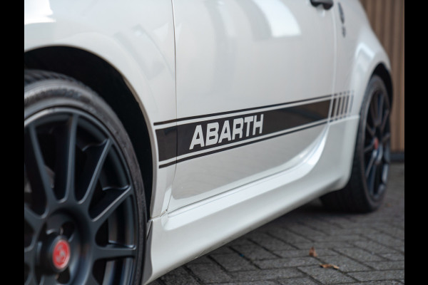 Abarth 595 C Competizione 70th Anniversary | Sabelt stoelen | Carbon dashboard