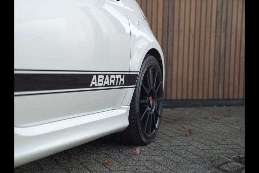 Abarth 595 C Competizione 70th Anniversary | Sabelt stoelen | Carbon dashboard