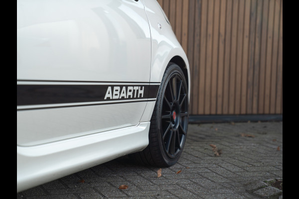 Abarth 595 C Competizione 70th Anniversary | Sabelt stoelen | Carbon dashboard