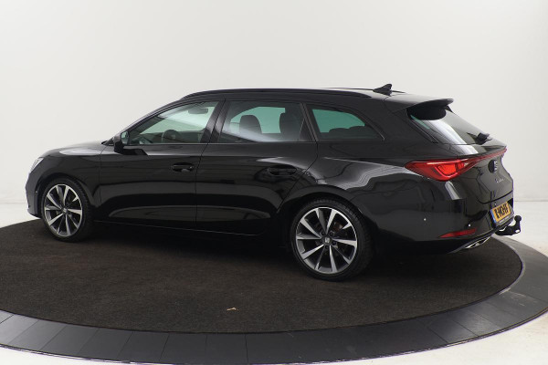 Seat Leon 1.5 eTSI FR Launch Edition | Carplay | Adaptive cruise | Trekhaak | Full LED | Park Assist | Dodehoek detectie | Sportstoelen