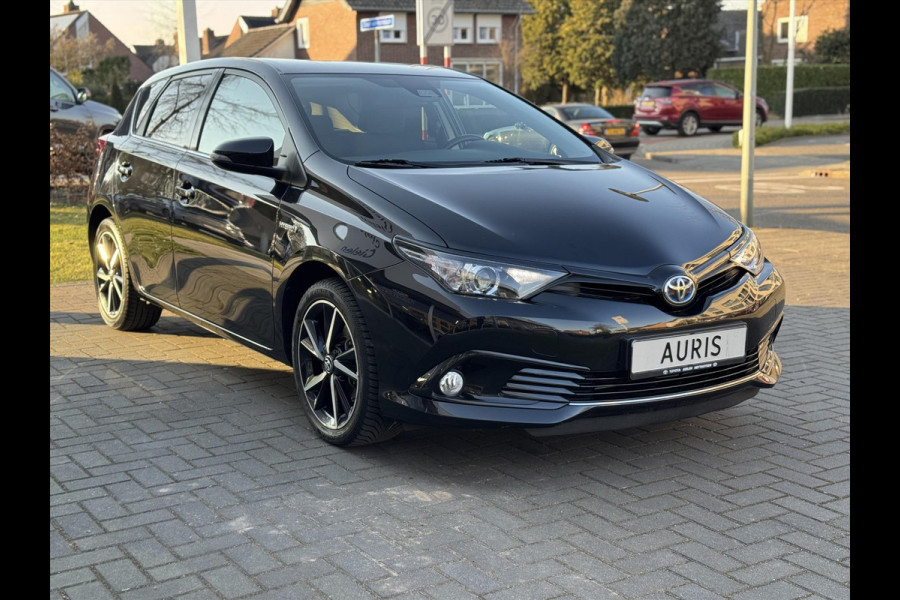 Toyota Auris 1.8 Hybrid Black Edition | Navigatie, 17 inch, Cruise control, Licht + Regensensor, Privacy Glass, Parkeercamera