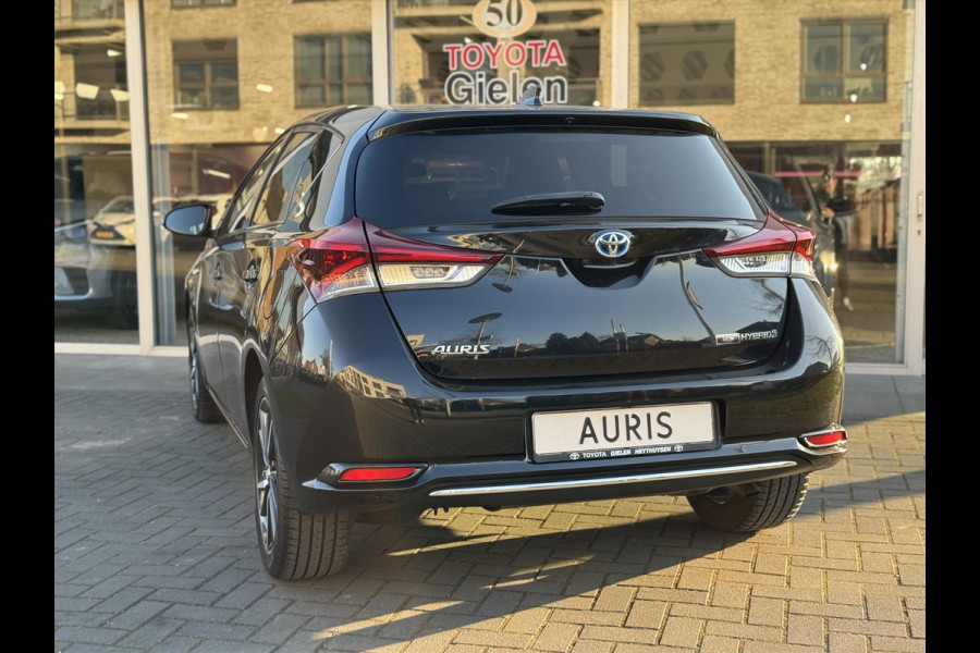 Toyota Auris 1.8 Hybrid Black Edition | Navigatie, 17 inch, Cruise control, Licht + Regensensor, Privacy Glass, Parkeercamera