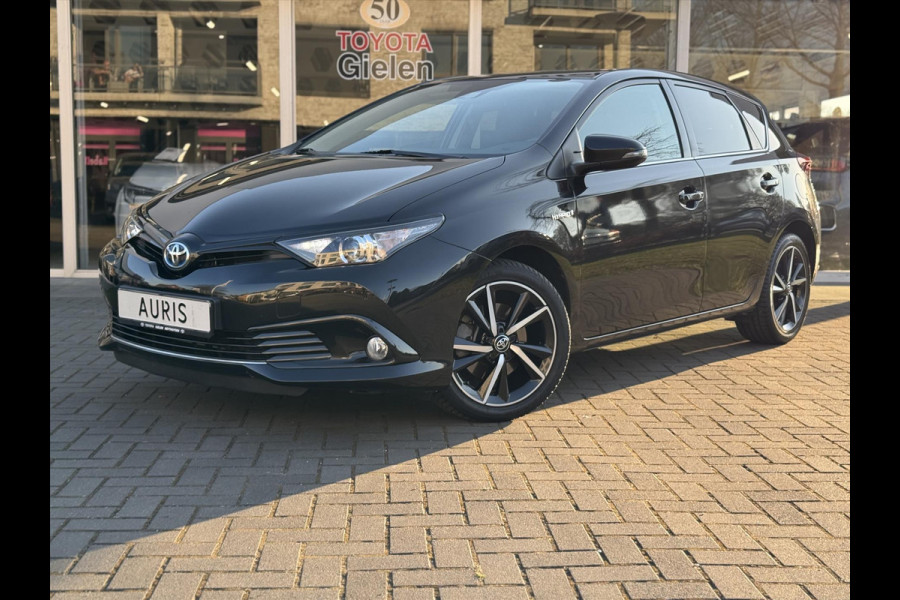 Toyota Auris 1.8 Hybrid Black Edition | Navigatie, 17 inch, Cruise control, Licht + Regensensor, Privacy Glass, Parkeercamera