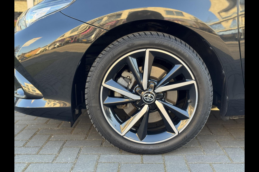 Toyota Auris 1.8 Hybrid Black Edition | Navigatie, 17 inch, Cruise control, Licht + Regensensor, Privacy Glass, Parkeercamera