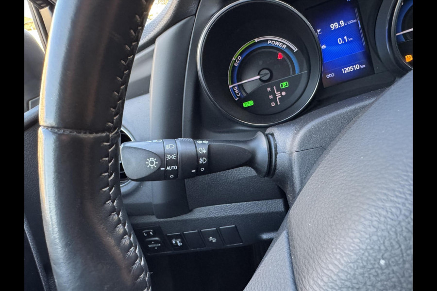 Toyota Auris 1.8 Hybrid Black Edition | Navigatie, 17 inch, Cruise control, Licht + Regensensor, Privacy Glass, Parkeercamera