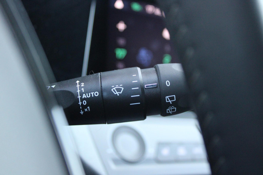 Peugeot 308 1.2 110PK ACTIVE PACK BUSINESS | AGR STOELEN | NAVIGATIE | DRAADLOZE APPLE CARPLAY/ANDROID AUTO | STOEL VERWARMING | CLIMATE CONTROL | 17" LICHTMETALEN VELGEN | LED KOPLAMPEN | DAB+ RADIO | ALL SEASON BANDEN | PARKEER SENSOREN |