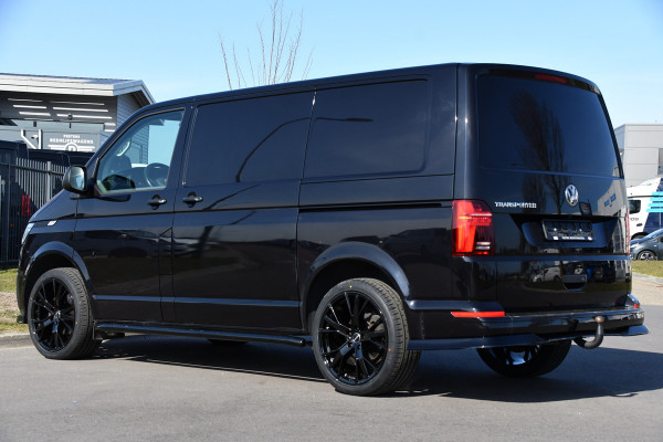 Volkswagen Transporter 2.0 TDI L1H1 Black Bulli Edition Adaptieve Cruise, Camera, Carplay, LED, 150PK, Automaat, Multimedia, Stoelverwarming, Uniek!